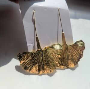 Petit Moments Gold Leaf Drop Earrings